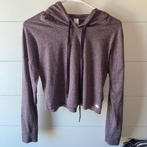 Sporty and light sweatshirt. Super stretch and soft material…GREAT for the gym
